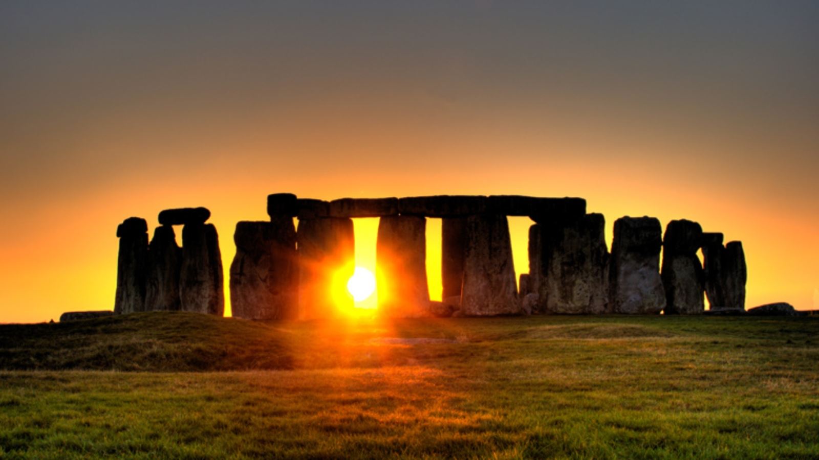 Stonehenge at sunrise